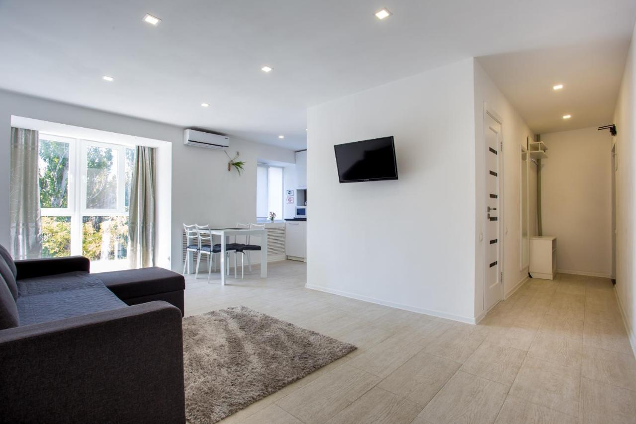 Apartment On Ushakova ヘルソン エクステリア 写真